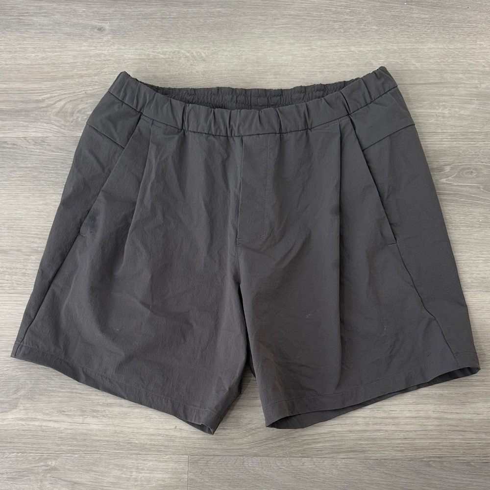 Lululemon Lab Grey Relaxed Fit Shorts Size:M